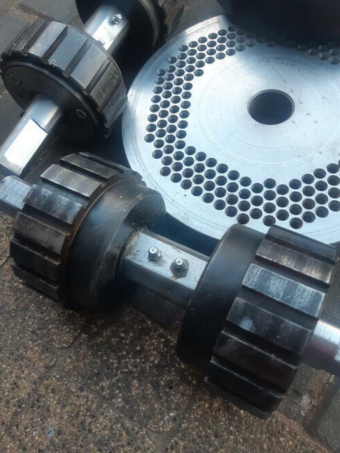 Pelleciarki ,matrycę, rolki.