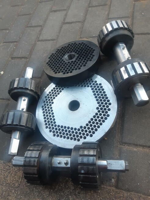 Pelleciarki ,matrycę, rolki.