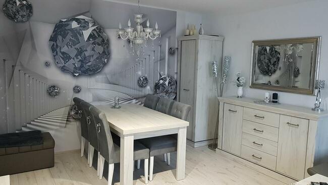 Krzesła tapicerowane pikowane typu ludwik Producent