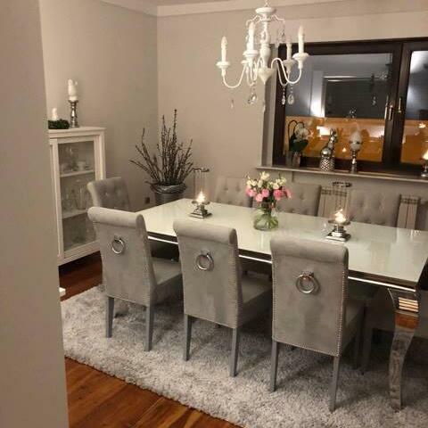 Krzesła tapicerowane pikowane typu ludwik Producent