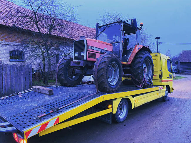 autolaweta laweta Pomoc drogowa transport maszyn rolniczych