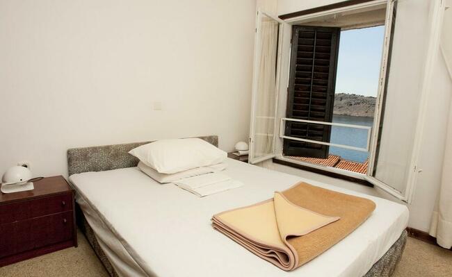 Chorwacja Kvarner POKOJE 30 m od morza HB bufety WINO PIWO!!