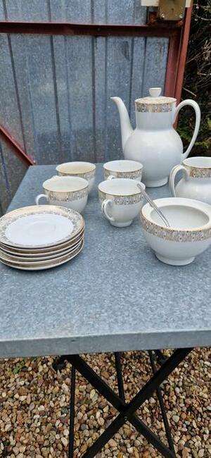 Serwis filiżanek ćmielów