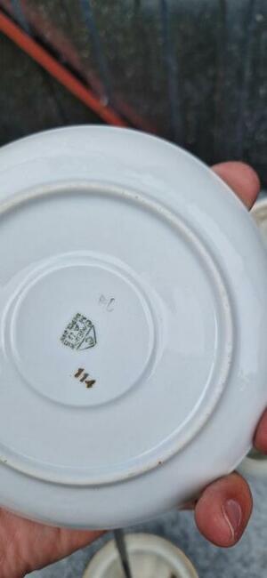 Serwis filiżanek ćmielów