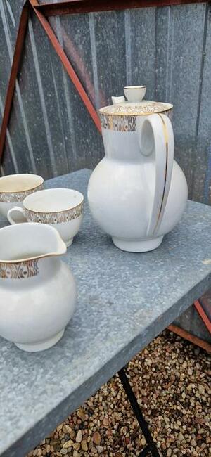 Serwis filiżanek ćmielów