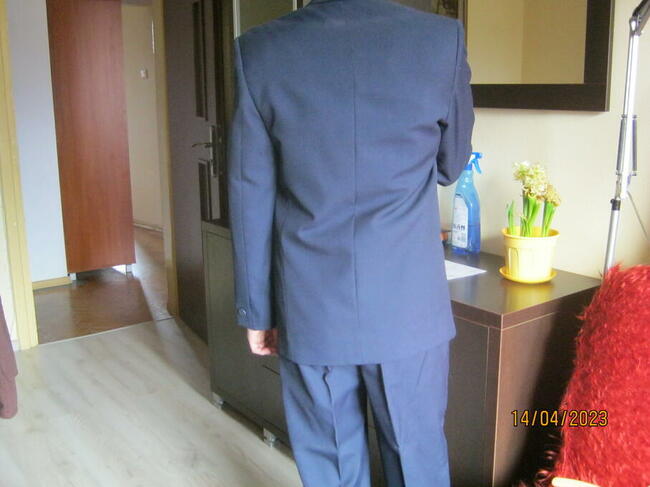 Granatowy garnitur ze spodniami uzyty 3 razy