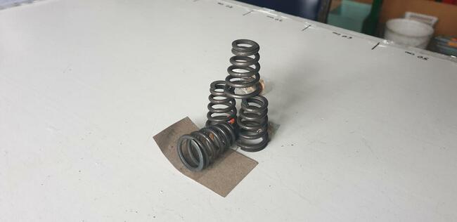 Sprężyna złączna