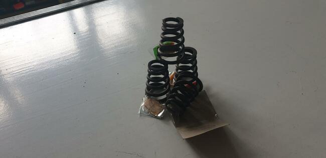 Sprężyna złączna