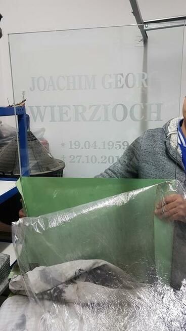 LITERNICTWO NAGROBNE - dopisywanie liter, kucie, grawery