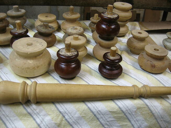 nogi drewniane do mebli lite drewno nowe.i wg.wzoru.