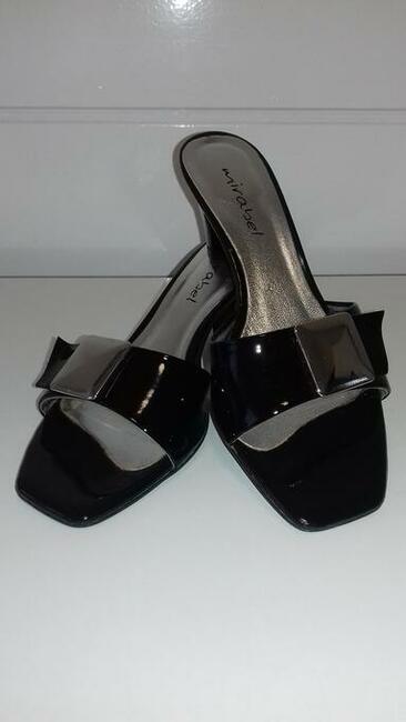 Buty damskie – skórzane klapki, czarne „Mirabel”