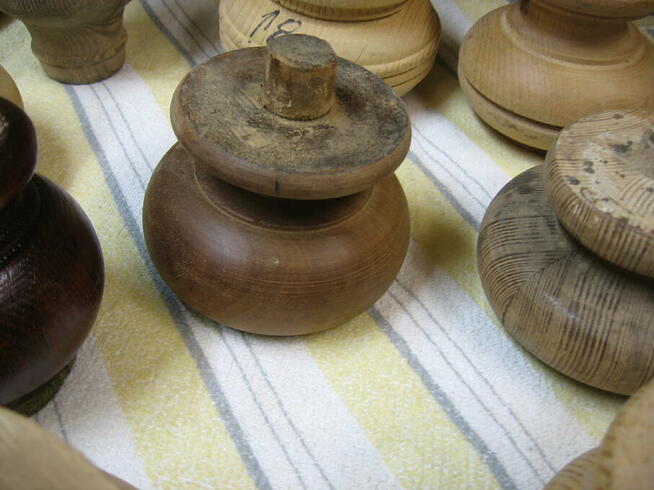 nogi drewniane do mebli lite drewno nowe.i wg.wzoru.