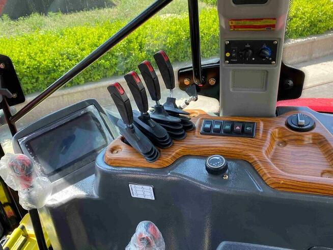 2026 rok NOWY Ciągnik rolniczy 180 KM 4x4 MAXUS