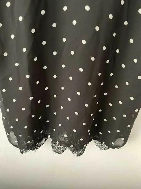 Mała czarna bieliźniana sukienka na ramiaczkach kropki hm 32