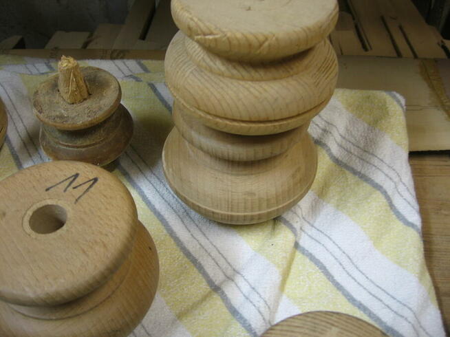 nogi drewniane do mebli lite drewno nowe.i wg.wzoru.