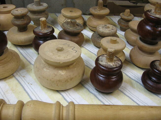 nogi drewniane do mebli lite drewno nowe.i wg.wzoru.