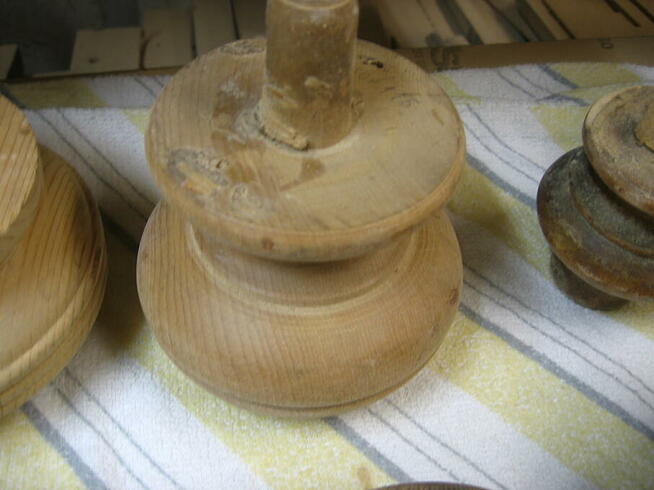 nogi drewniane do mebli lite drewno nowe.i wg.wzoru.