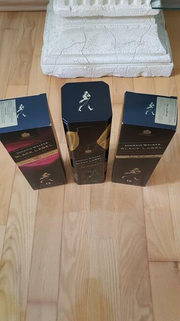 Kartony kolekcjonerskie + puszka po alkoholu Johnnie Walker