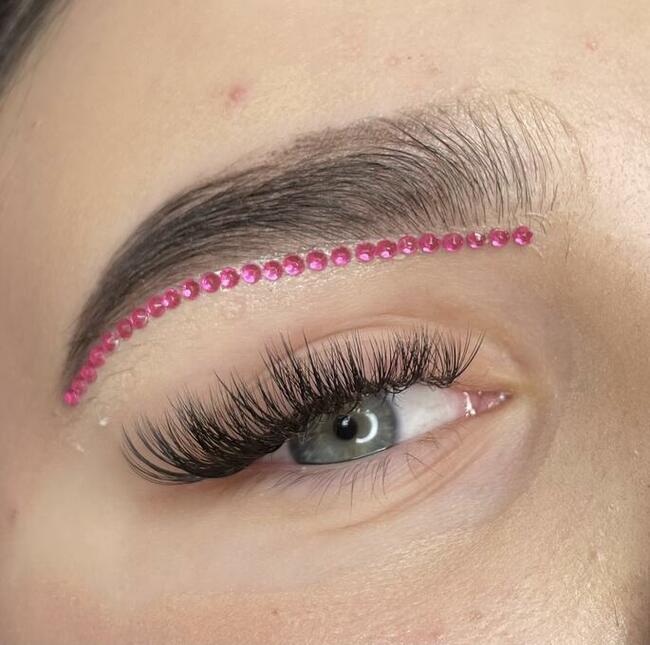 Przedłużanie rzęs od 1 D do Mega Volume.