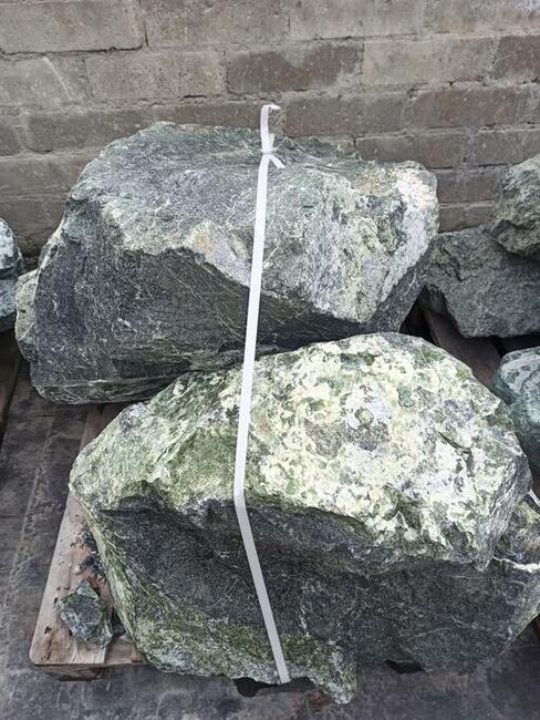 Duży Kamień Kolorowy Głaz Bryła Skała Czarny Zielony Kremowy