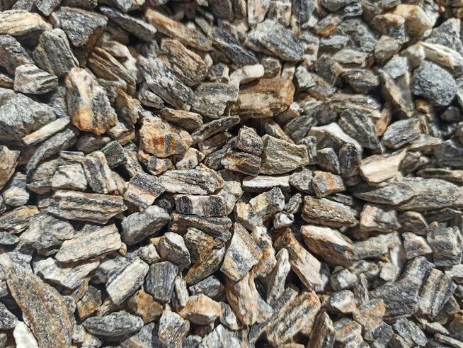 Kamień Kora Kamienna duże głazy ogrodowe kamień do ogrodu