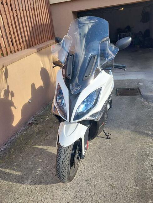 Niezawodny garażowany, ekonomiczny, skuter Kymko 500