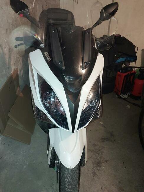 Niezawodny garażowany, ekonomiczny, skuter Kymko 500