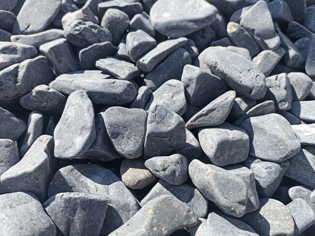 Kamień czarny Nero Ebano do ogrodu Antracyt Bazalt Grafit