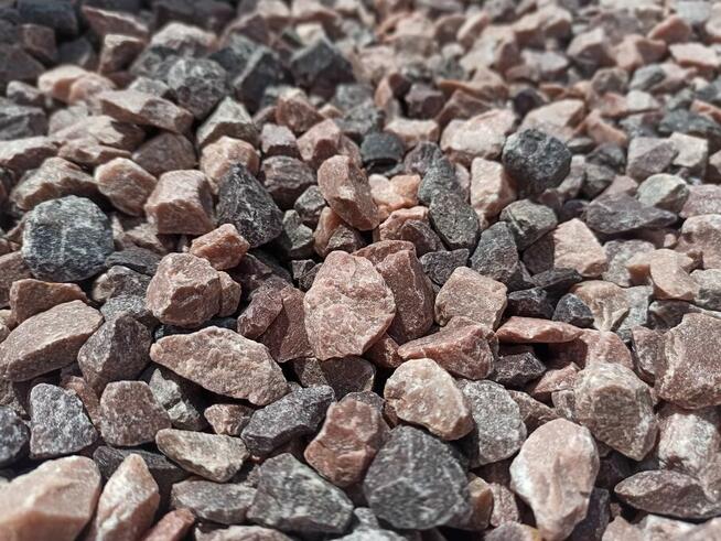 Kamień Czerwony Grys Kwarcowy ozdobny do ogrodu żwir