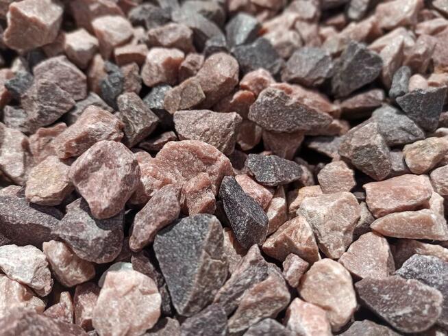 Kamień Czerwony Grys Kwarcowy ozdobny do ogrodu żwir