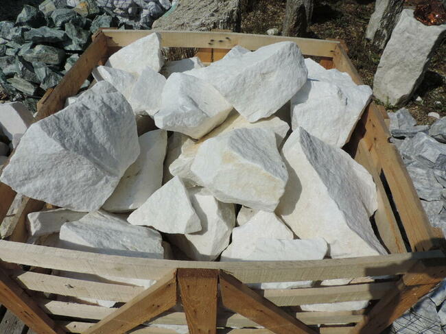 Duży Kamień Kolorowy Głaz Bryła Skała Czarny Zielony Kremowy