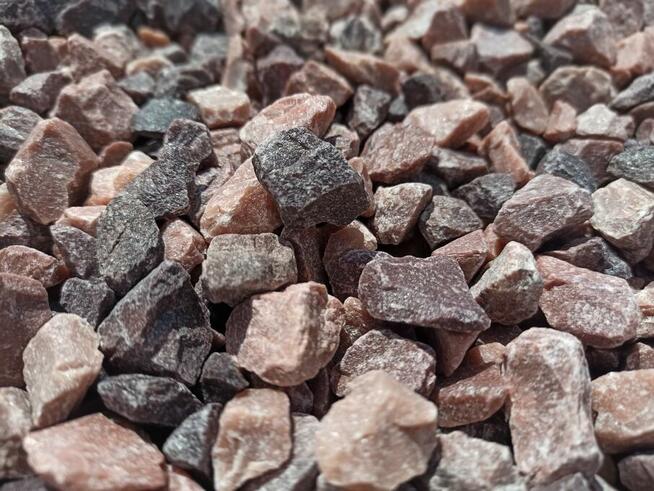 Kamień Czerwony Grys Kwarcowy ozdobny do ogrodu żwir
