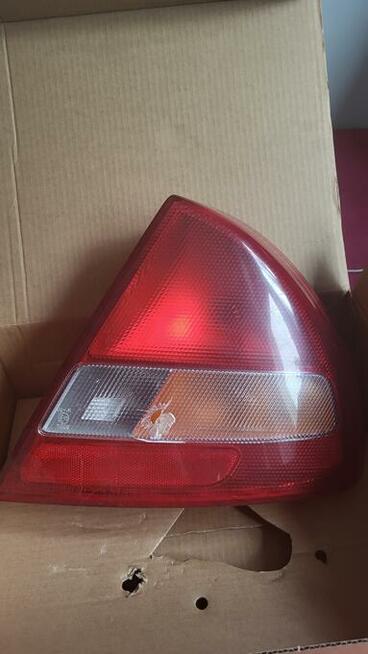 Tylne lampy Mitsubishi Lancer 6