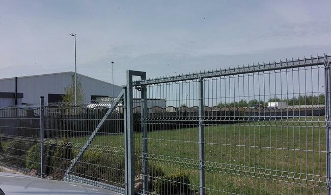 Trzebiatów hala 303m2 +teren 3811m2 możliwość zabud. do 70%