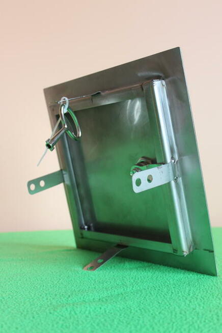 Drzwi rewizyjne zaworu wody 300x300 INOX