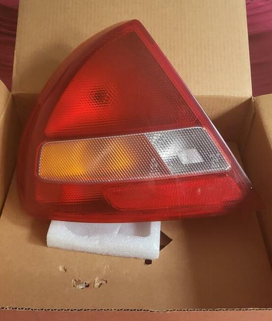 Tylne lampy Mitsubishi Lancer 6