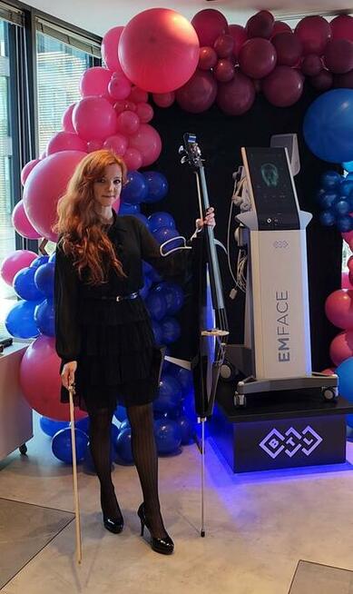 Wiolonczelistka, wiolonczela elektryczna