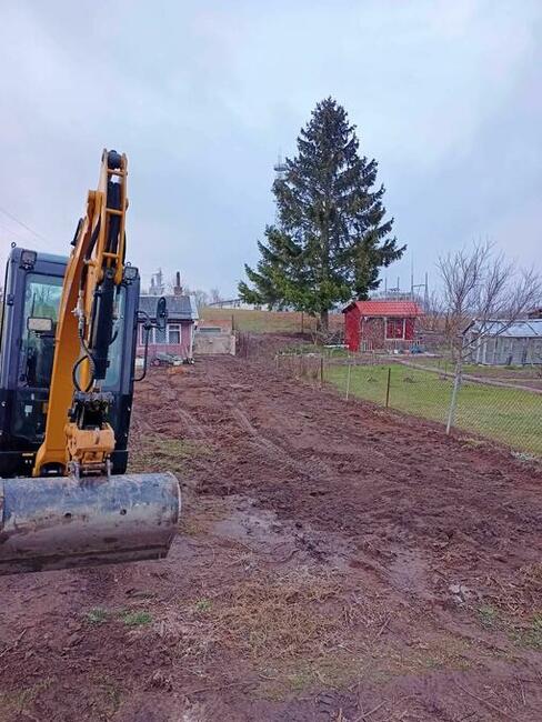 Usługi Minikoparką, małą wywrotką, Minikoparka.