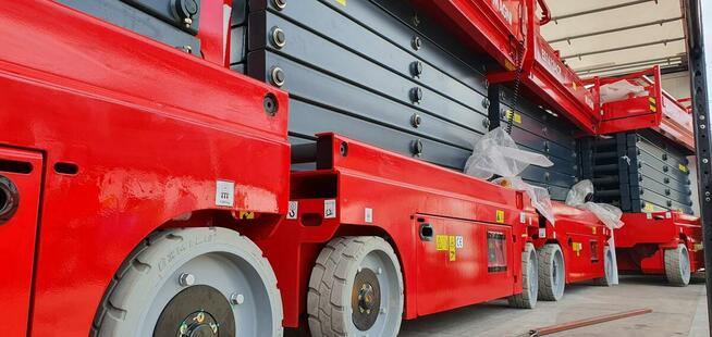 Podnośnik elektryczny nożycowy Magni do wynajęcia