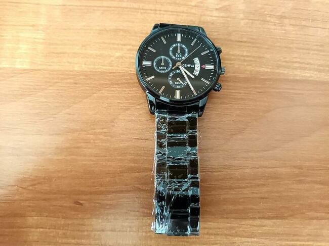 Zegarek na rękę z datownikiem, czarny, nowy