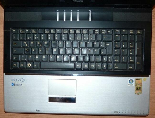 FUJITSU AMILO Xa 2529 17cali AMD TL-64 2.2GHZ/3GB/250GB