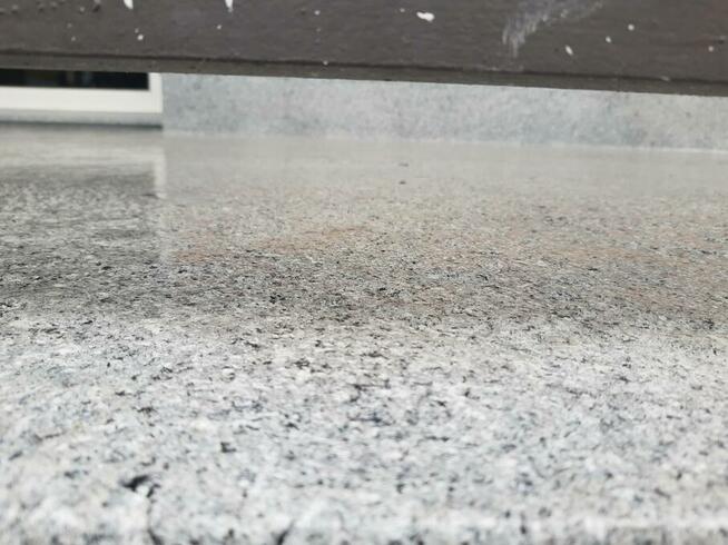 Posadzki żywiczne na balkony, tarasy, schody TROKENSTONE