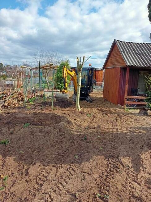 Usługi Minikoparką, małą wywrotką, Minikoparka.