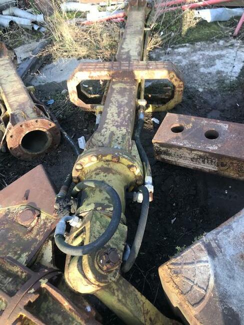 Chwytak do kopania studni i fundamentów z ramionami