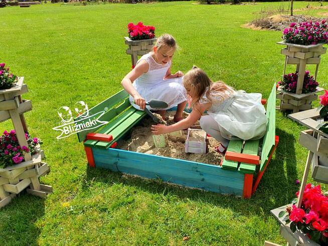 Piaskownica drewniana Zamykana Z Ławeczkami Kolorowa