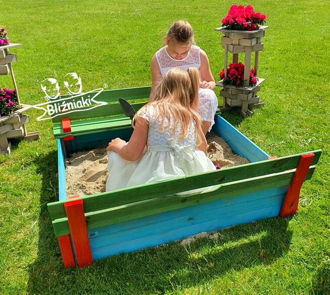 Piaskownica drewniana Zamykana Z Ławeczkami Kolorowa