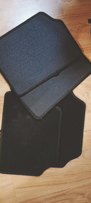 Dywaniki welurowe 4 szt VW Touran (tył )