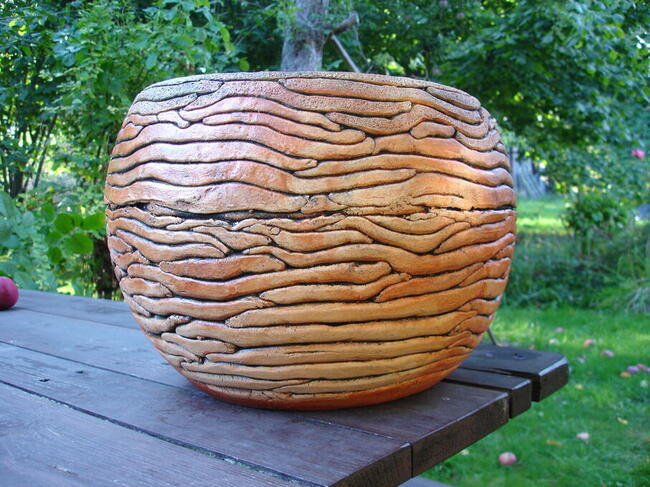 Donice i kule ceramiczne, mrozoodporne w stojakach od kowala