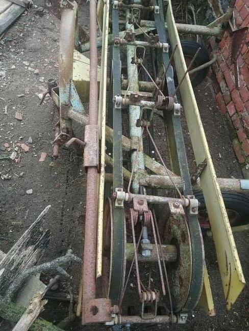 Przetrzasacz taśmowy do siana