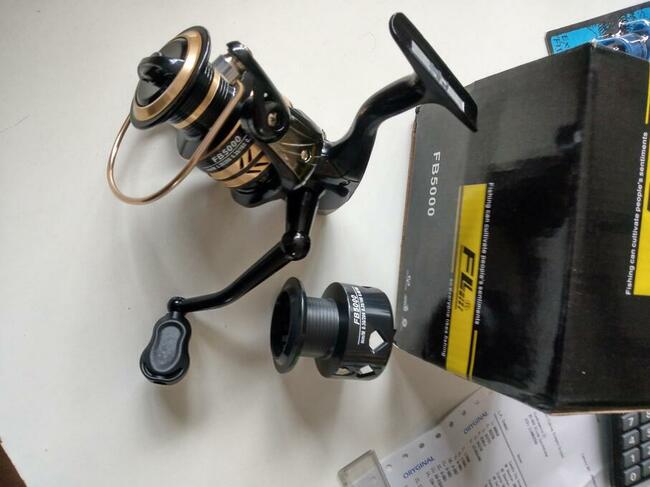 Duży kołowrotek do ciężkiego spinningu lub uniwersalny